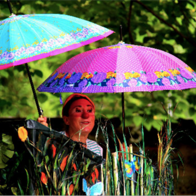 De quelle couleur sont les parapluies quand il pleut ?